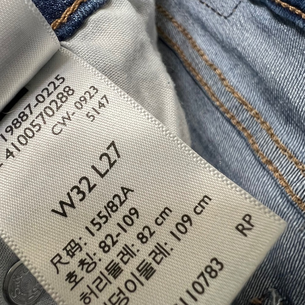 Levi's Boyfriend Jeans Women's Size 32 Light Wash Denim Relaxed Fit Casual 32x27 - Picture 9 of 9